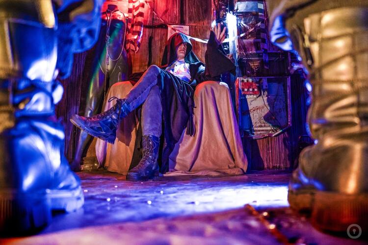 Фотографии перформанса Предатель среди нас (фото #1) Фотографии перформанса Предатель среди нас (фото #1)