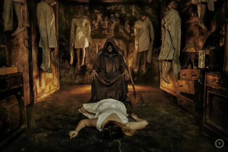 Фотографии перформанса Могильщик (фото #4) Фотографии перформанса Могильщик (фото #4)