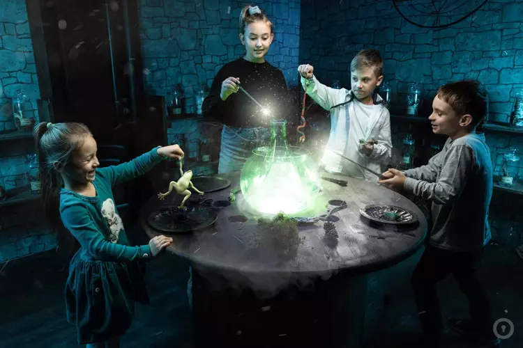 Фотографии перформанса Гарри и искусство магии (фото #2) Фотографии перформанса Гарри и искусство магии (фото #2)