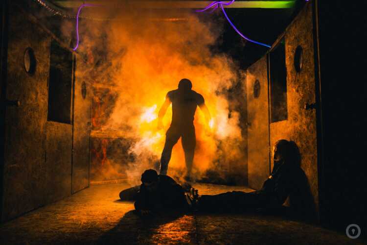 Фотографии перформанса Паразит (фото #5) Фотографии перформанса Паразит (фото #5)