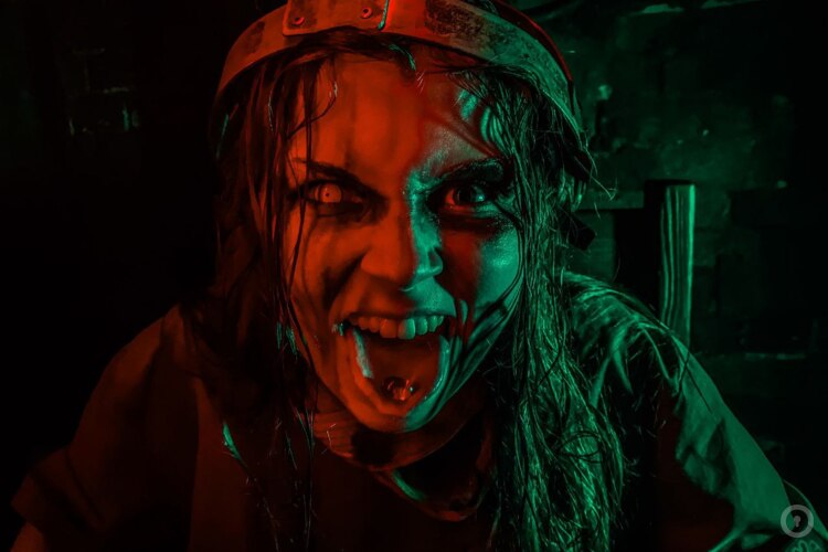 Фотографии перформанса Остров проклятых (фото #3) Фотографии перформанса Остров проклятых (фото #3)