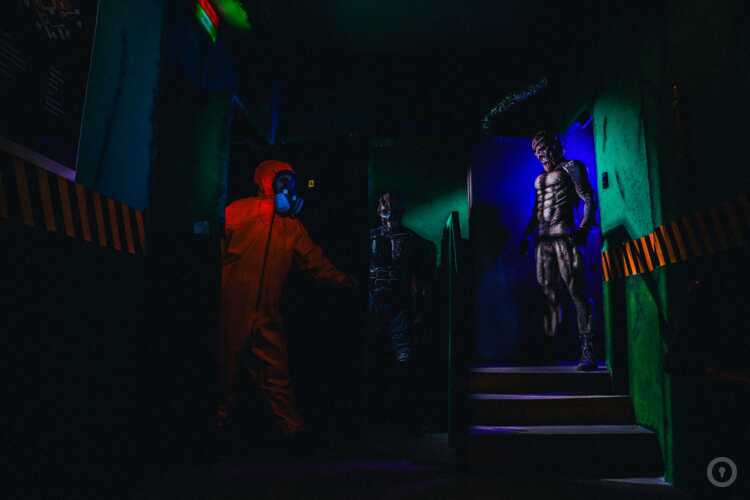 Фотографии перформанса Паразит (фото #4) Фотографии перформанса Паразит (фото #4)