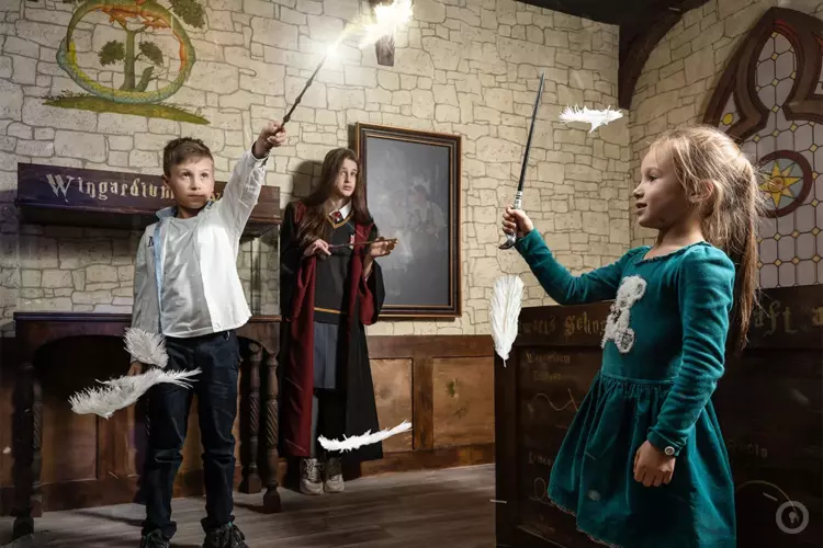 Фотографии перформанса Гарри и искусство магии (фото #4) Фотографии перформанса Гарри и искусство магии (фото #4)