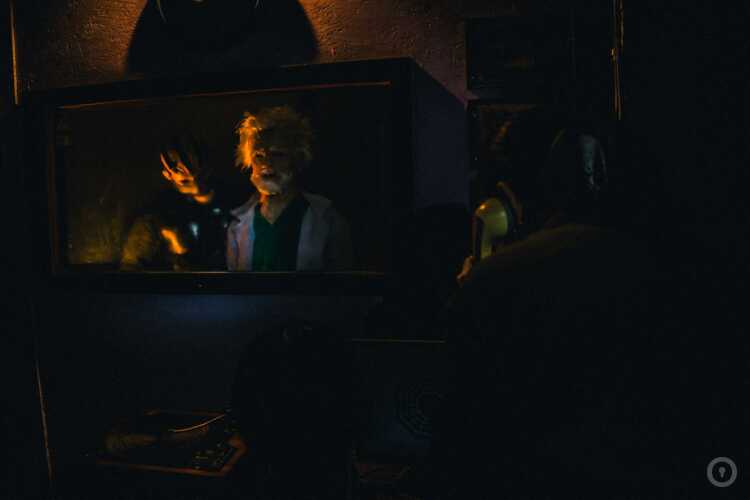 Фотографии перформанса Паразит (фото #6) Фотографии перформанса Паразит (фото #6)