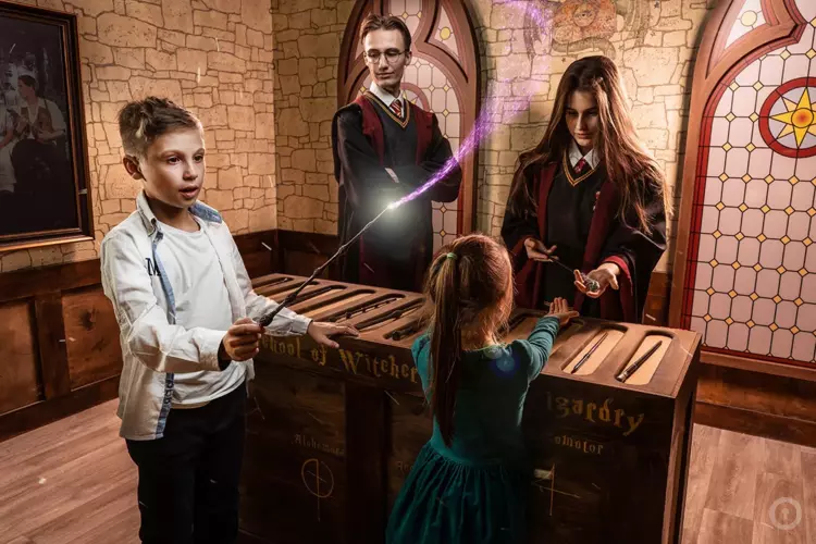 Фотографии перформанса Гарри и искусство магии (фото #3) Фотографии перформанса Гарри и искусство магии (фото #3)